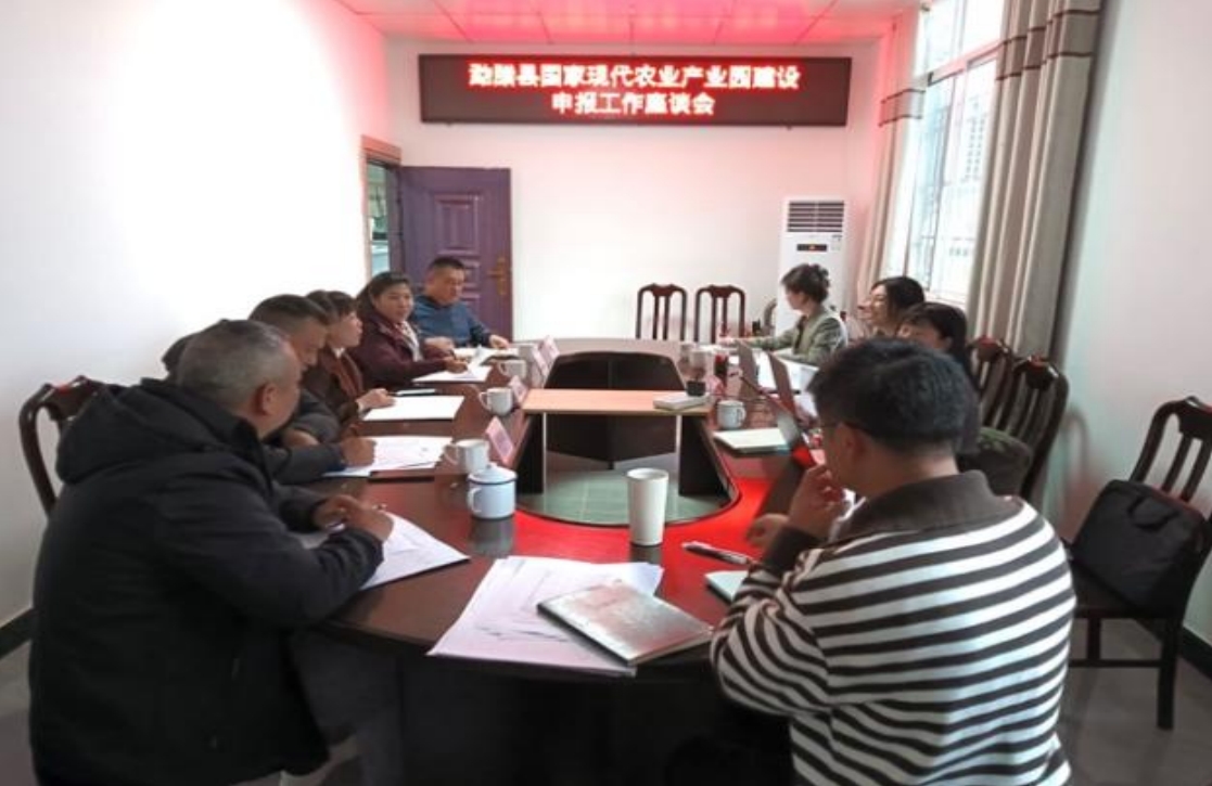 我院團(tuán)隊走入“中國天然橡膠第一縣”，與勐臘共赴國家現(xiàn)代農(nóng)業(yè)產(chǎn)業(yè)園建設(shè)之
